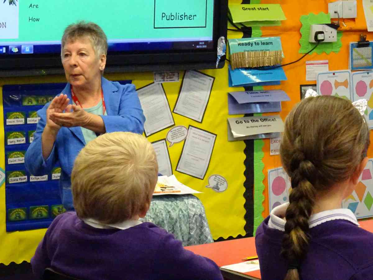 julie-robinson-visits-dennis-primary-school