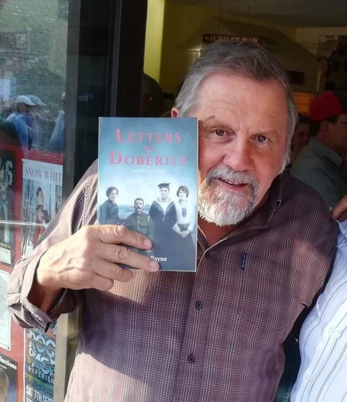 Derek Payne Had a Fan Moment with Popular Comedian Jethro Derek Payne Had a Fan Moment with Popular Comedian Jethro